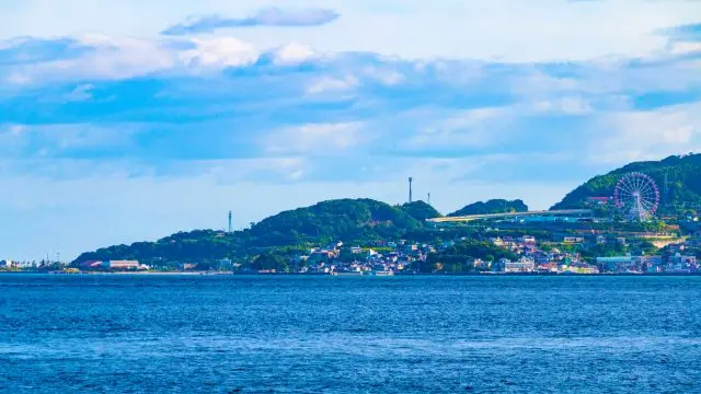 対岸から見た淡路島の景色