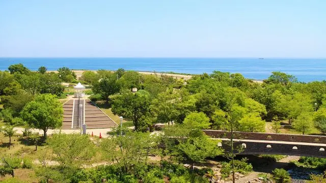 大阪湾の海が見渡せる空のテラス