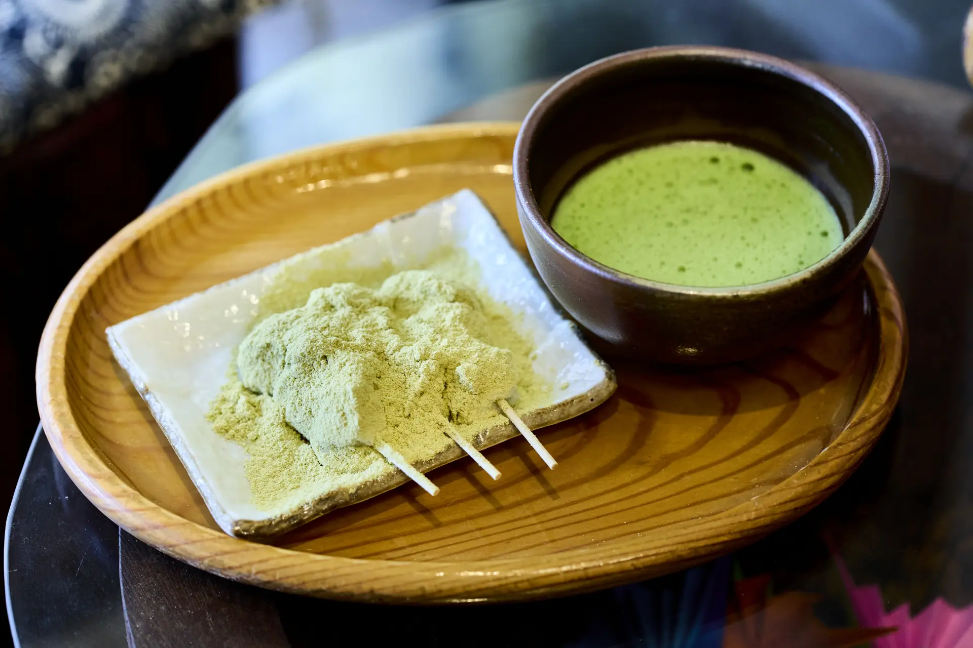 搭配現做的三井寺力餅與抹茶,盡情享用老字號風味