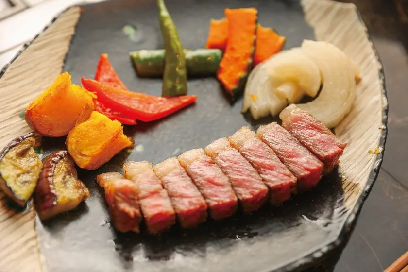 神戸牛にこだわる味わい深いステーキを