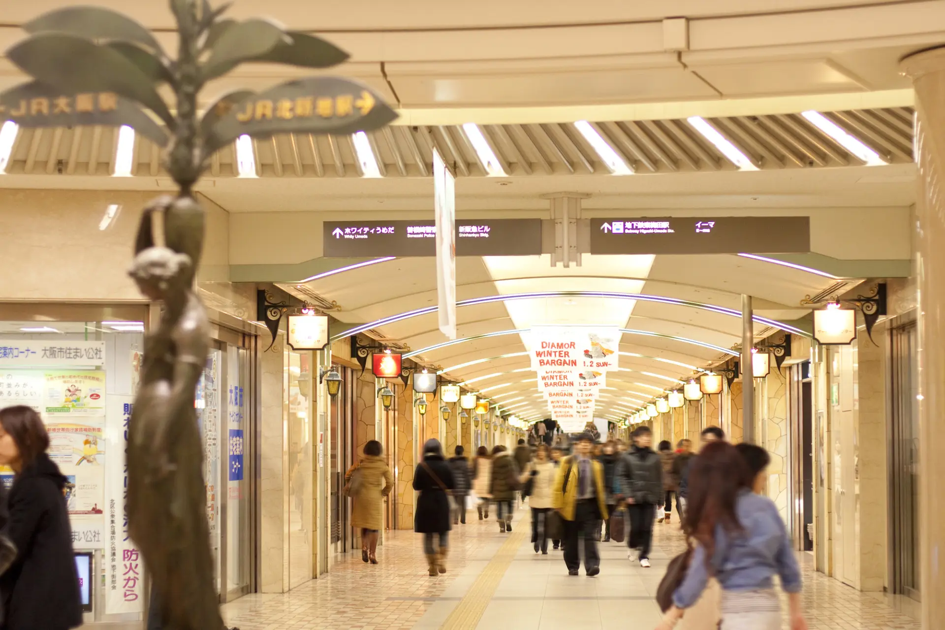 迷宮のように広く複雑な梅田の地下街