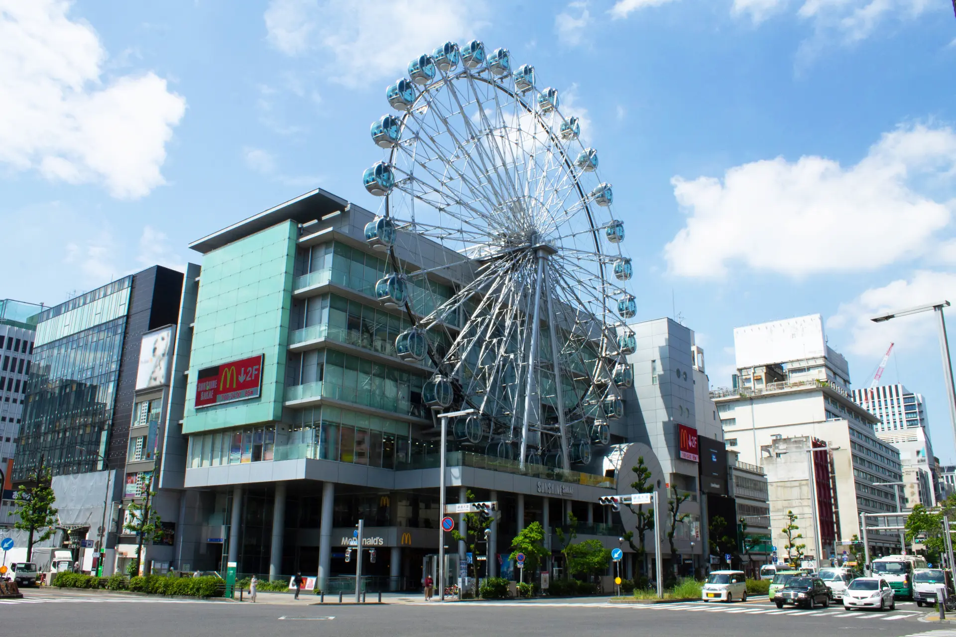 車廂採全透明設計,在宛如飄浮在空中般的感覺中一望名古屋市中心的街景