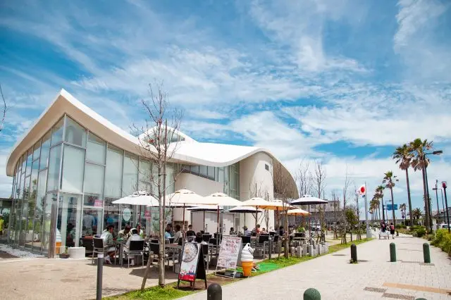 The yacht harbor in the refreshing morning is perfect for breakfast.