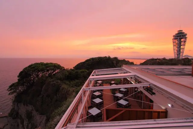 Stay at a historic inn or a resort hotel!
Experience the morning and nighttime amusement of Enoshima in 2 days.