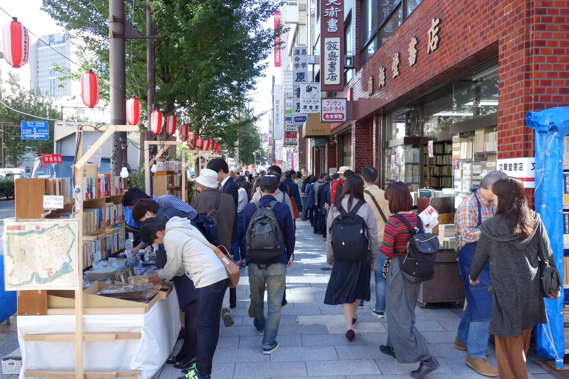集結170多家古書店，全球最大的舊書店街