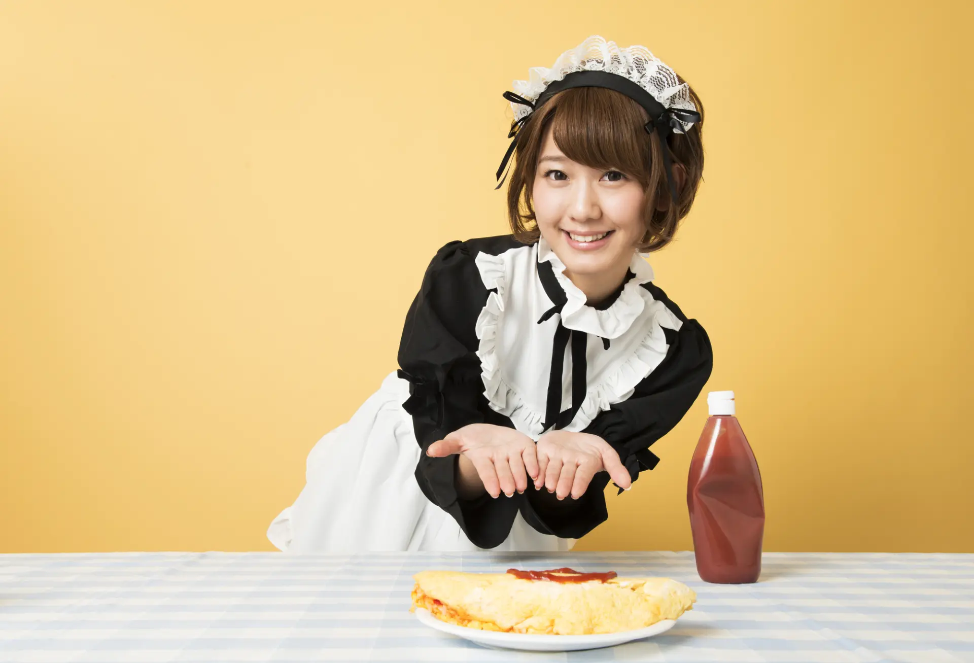 オタク文化をメイドカフェで体験してみよう