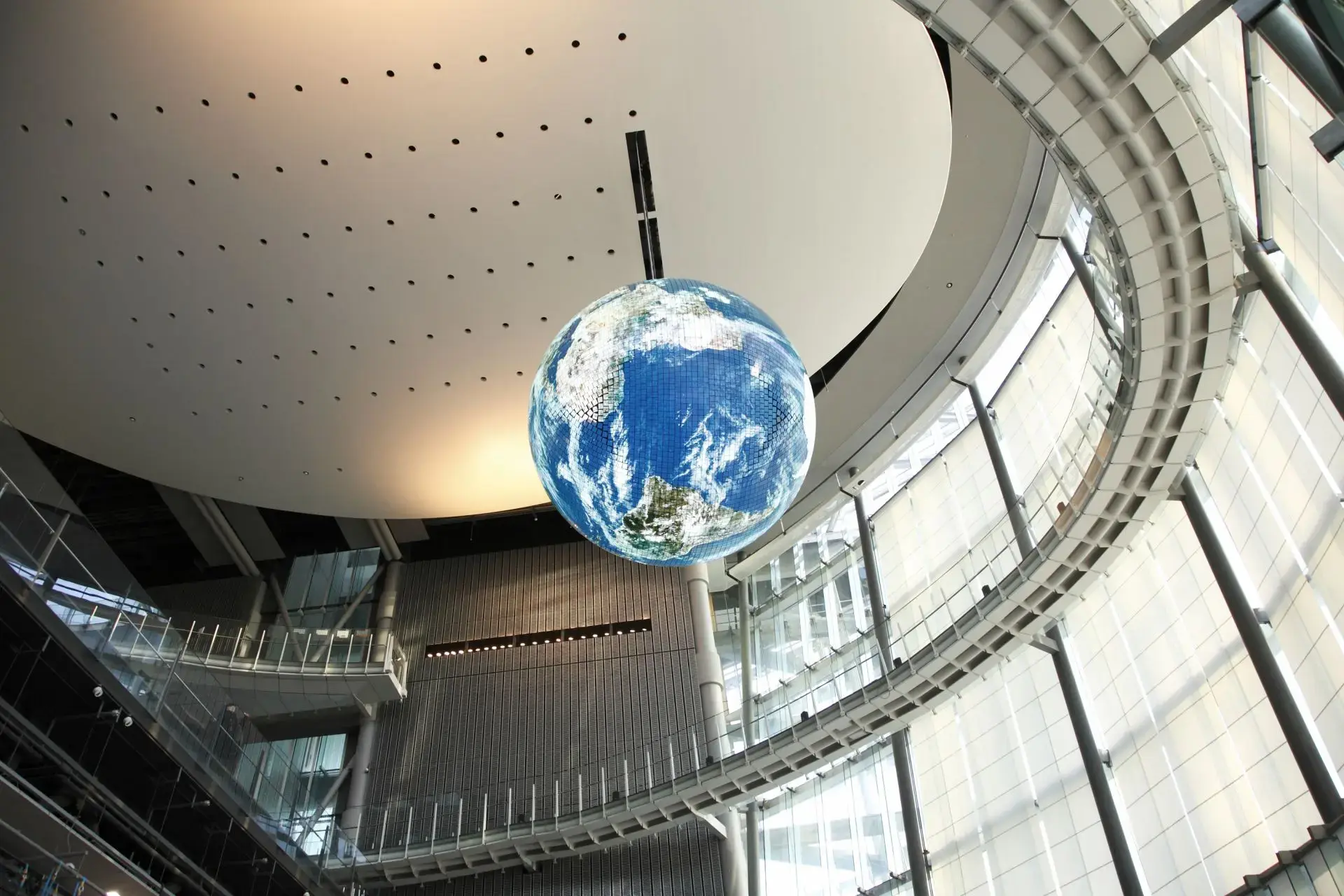地球環境、宇宙の探求、生命の不思議など、現在進行形の科学技術が集結