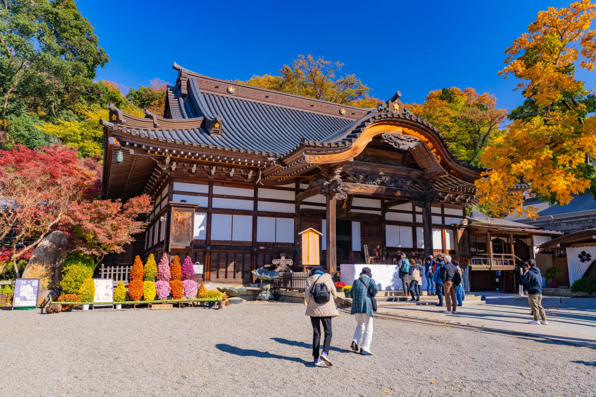 東京都内では浅草寺に次ぐ古い歴史のある「深大寺」