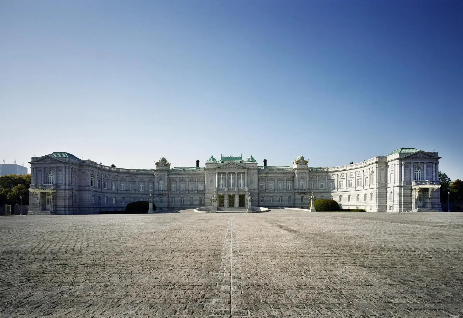 数々の賓客を迎えてきた華やかな迎賓館で、明治以降の建造物として初めて国宝に指定