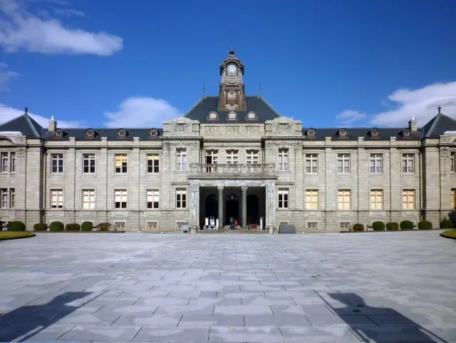 豪華絢爛な大正時代の建築物。