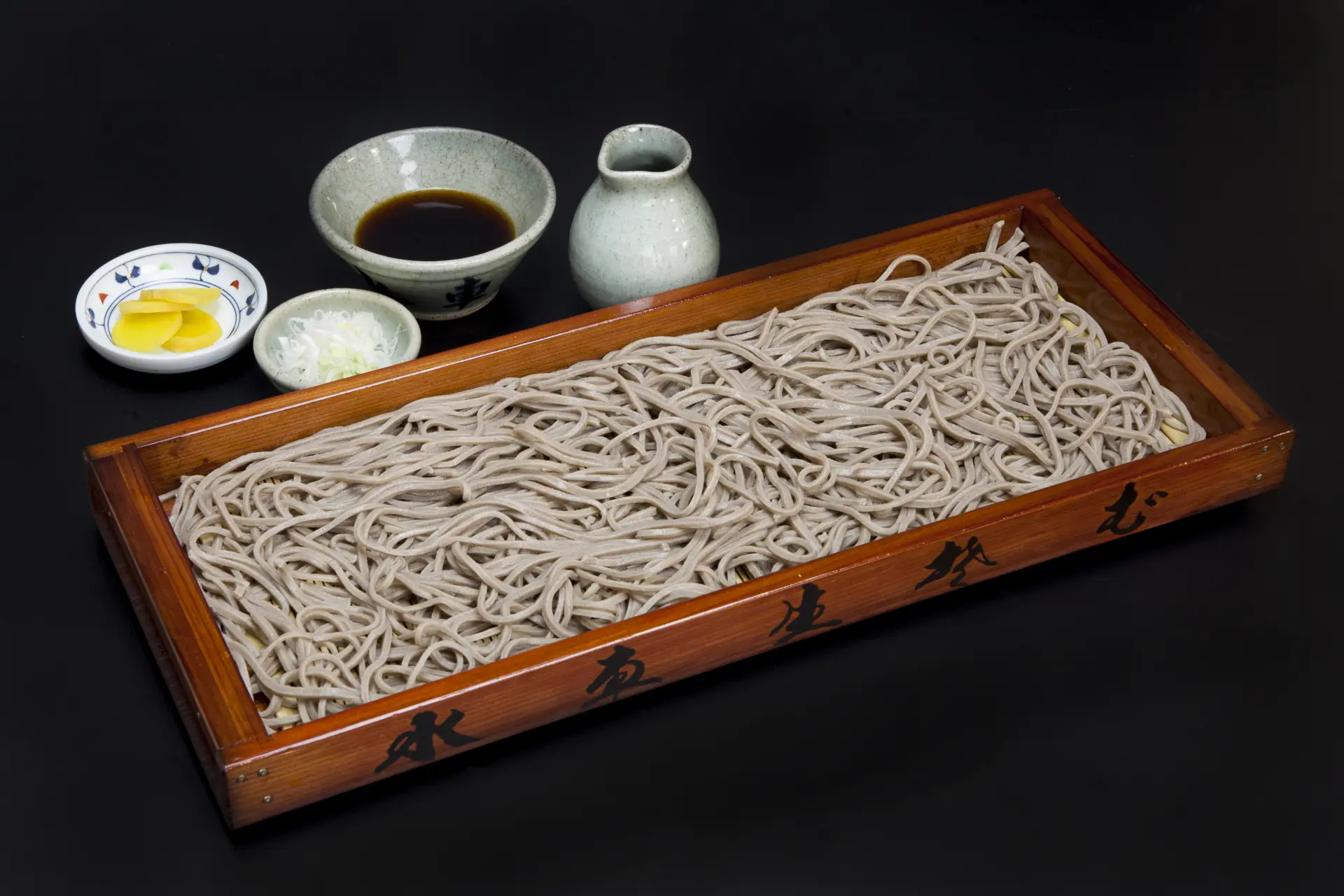 名物ラーメン「鳥中華」を提供する創業160年以上の蕎麦の老舗