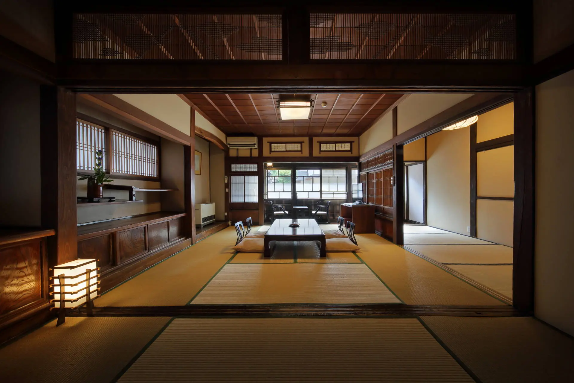 開湯500年を誇る「銀山温泉」の中心街にある温泉宿