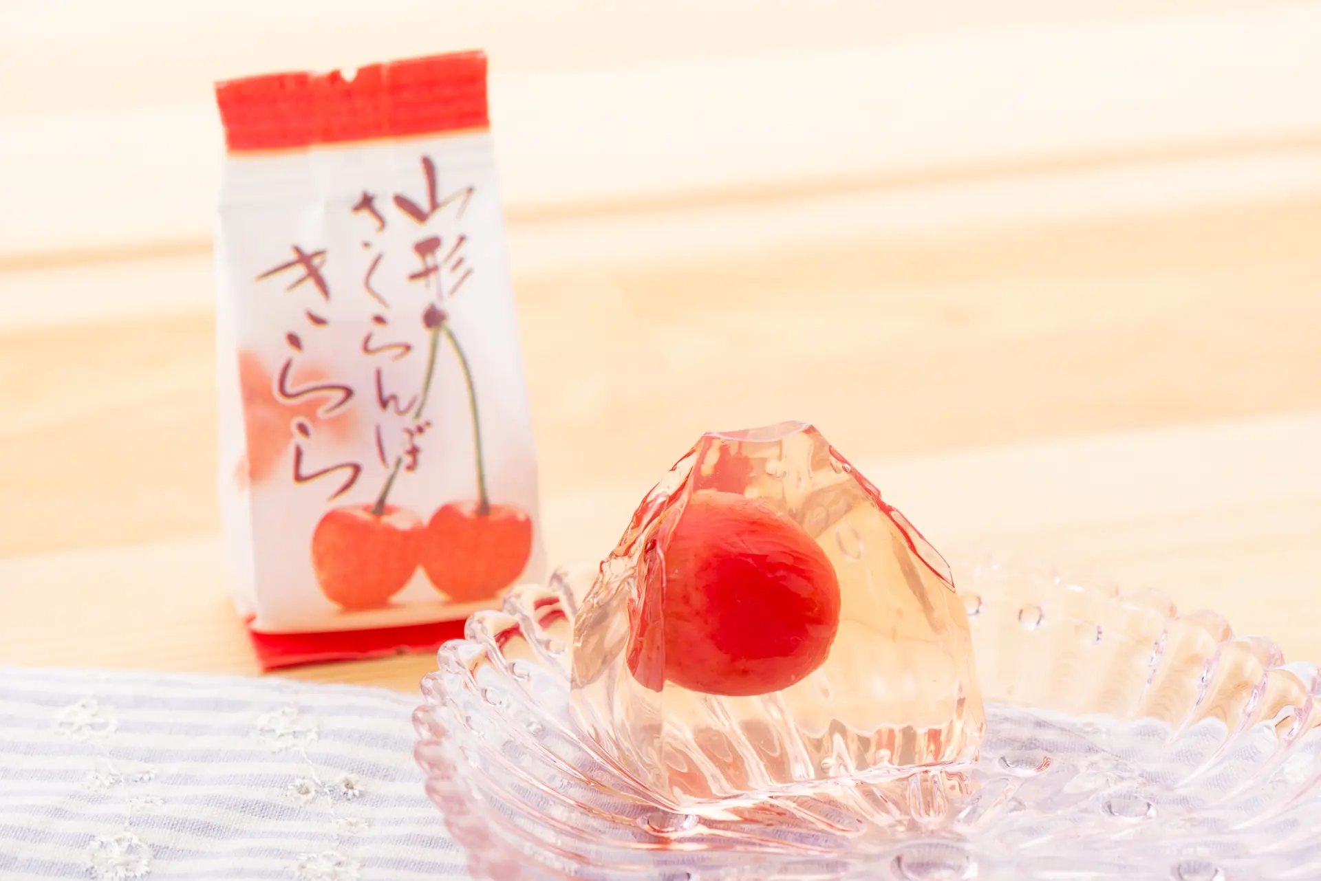 山形産さくらんぼ果肉を1粒丸ごと包んださわやかなフルーツゼリー