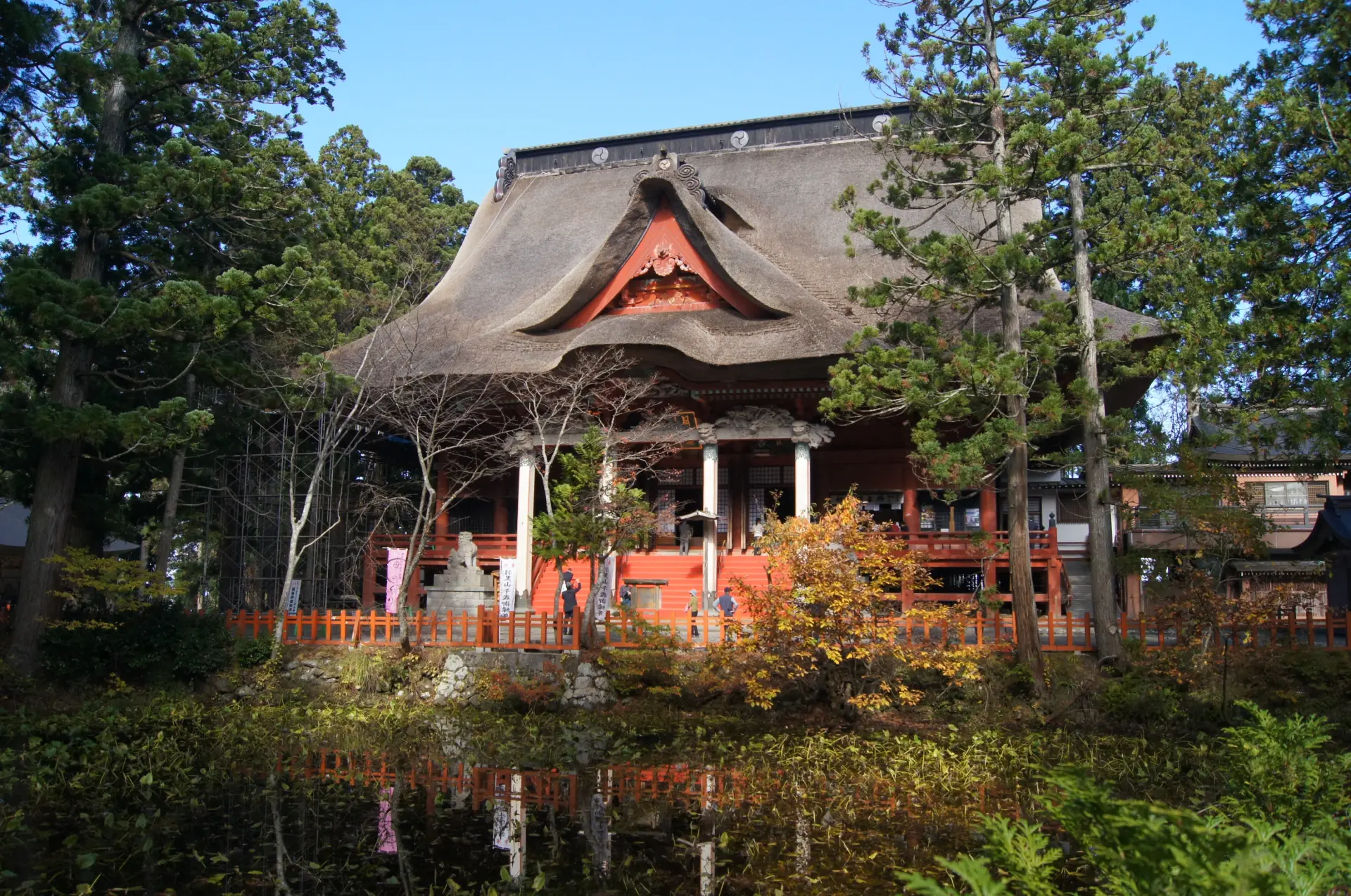 修験道の聖地として古くから信仰が息づく霊山の3つの神社