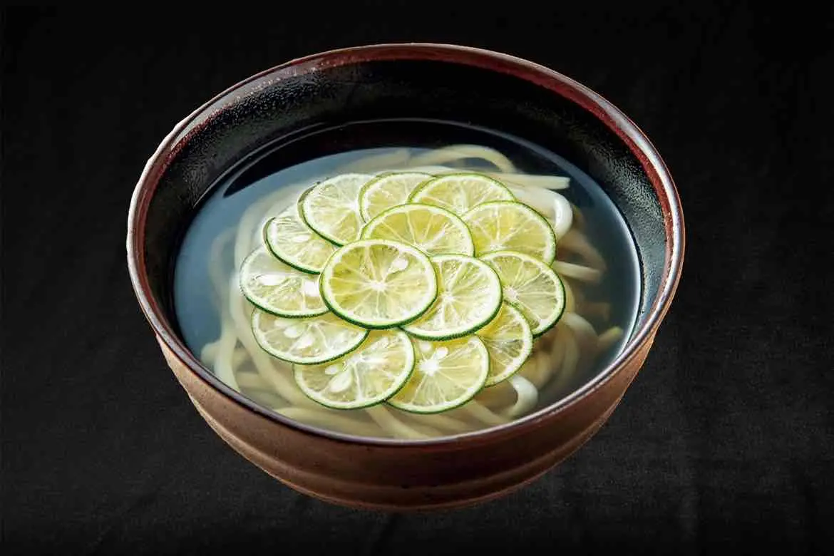 除了烏龍麵,還有多種下酒菜的排隊名店