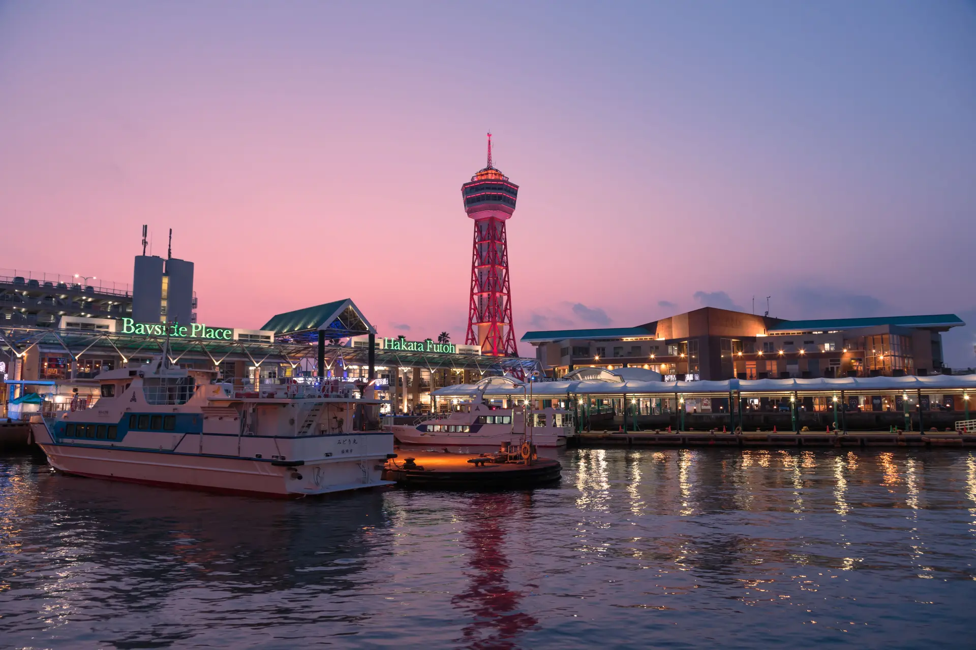 位於博多港旁的商業設施,可一次享受美食、休閒與購物的樂趣
