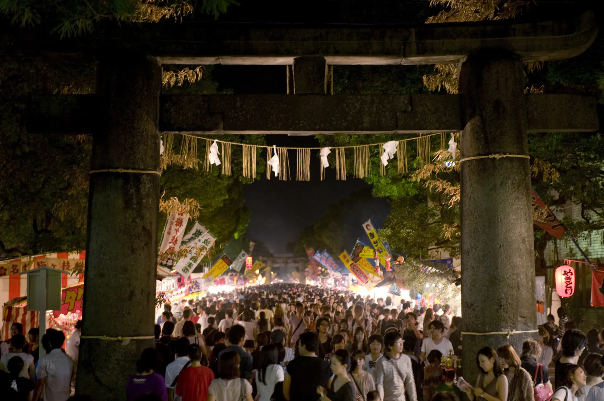 擁有千年歷史、『博多三大祭典』之一,祭典期間一帶有約500間的攤販林立
