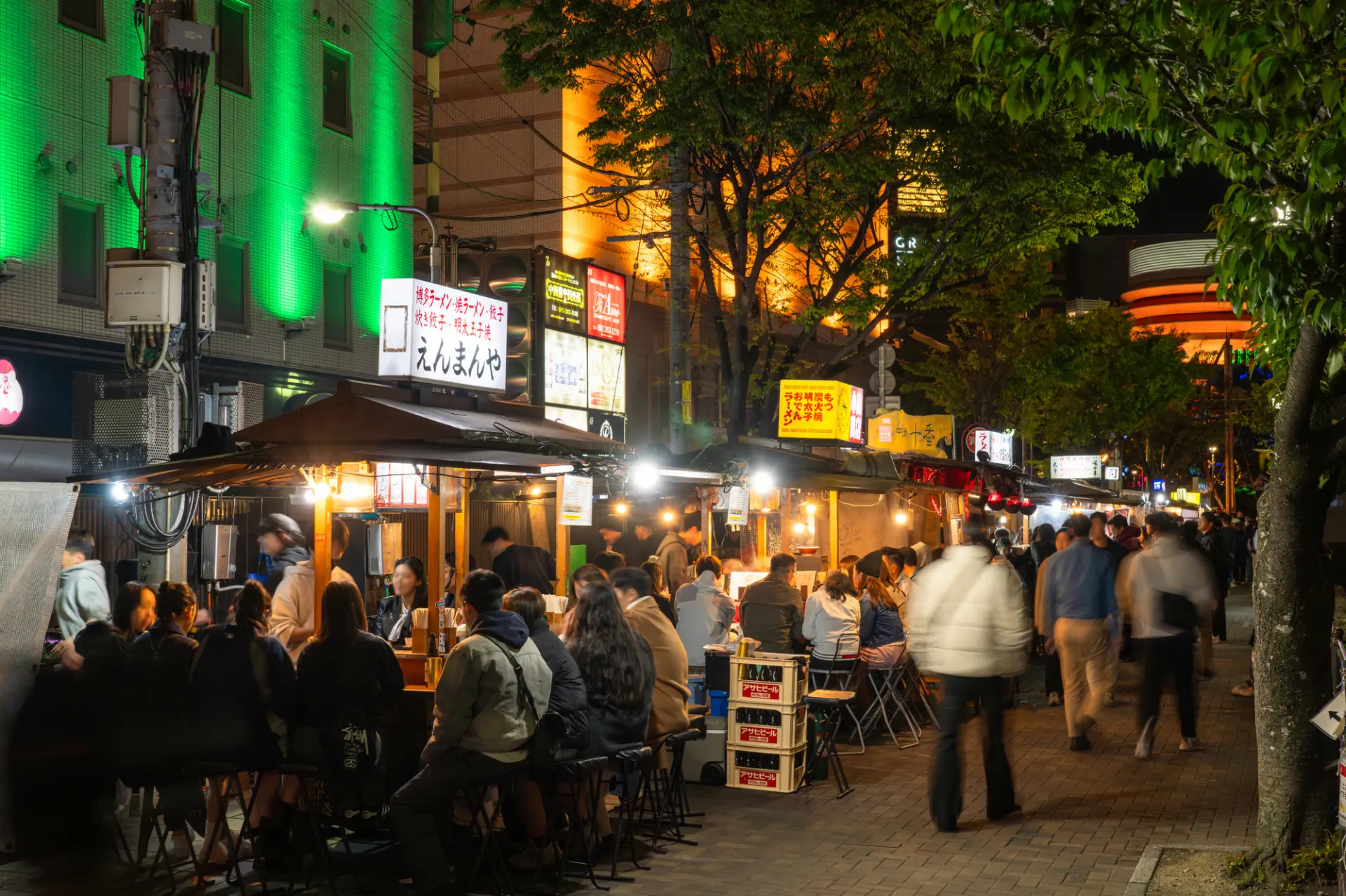 一邊感受屋台特有的氛圍與料理,一邊享受與在地人的交流,正是福岡屋台的精髓所在