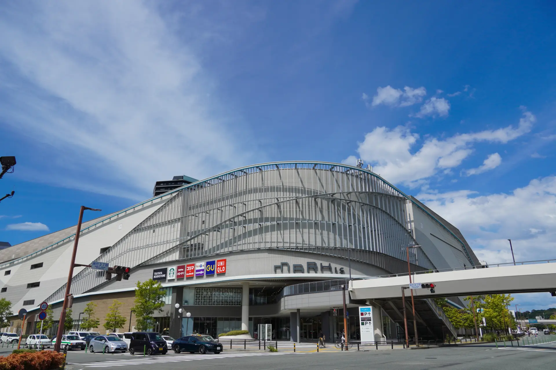 約160店舗ものショップが入った大型商業施設