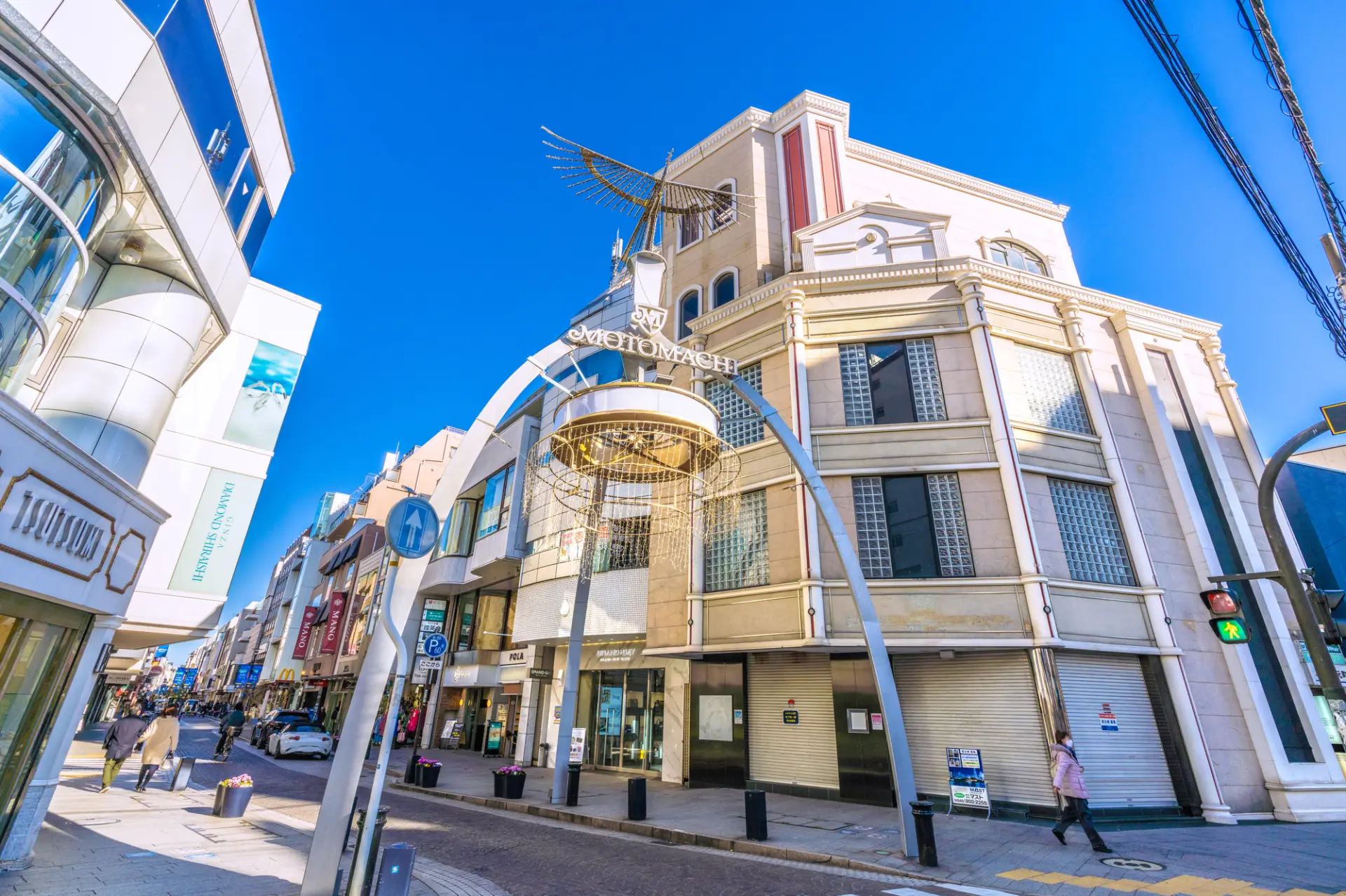 洋風な建物が並ぶ元町商店街