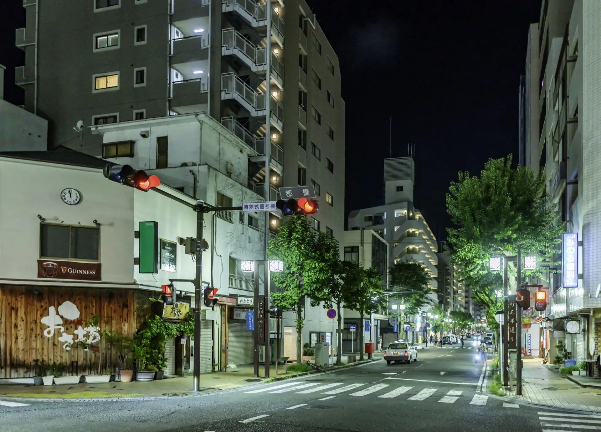 野毛一番街が位置する野毛本通り