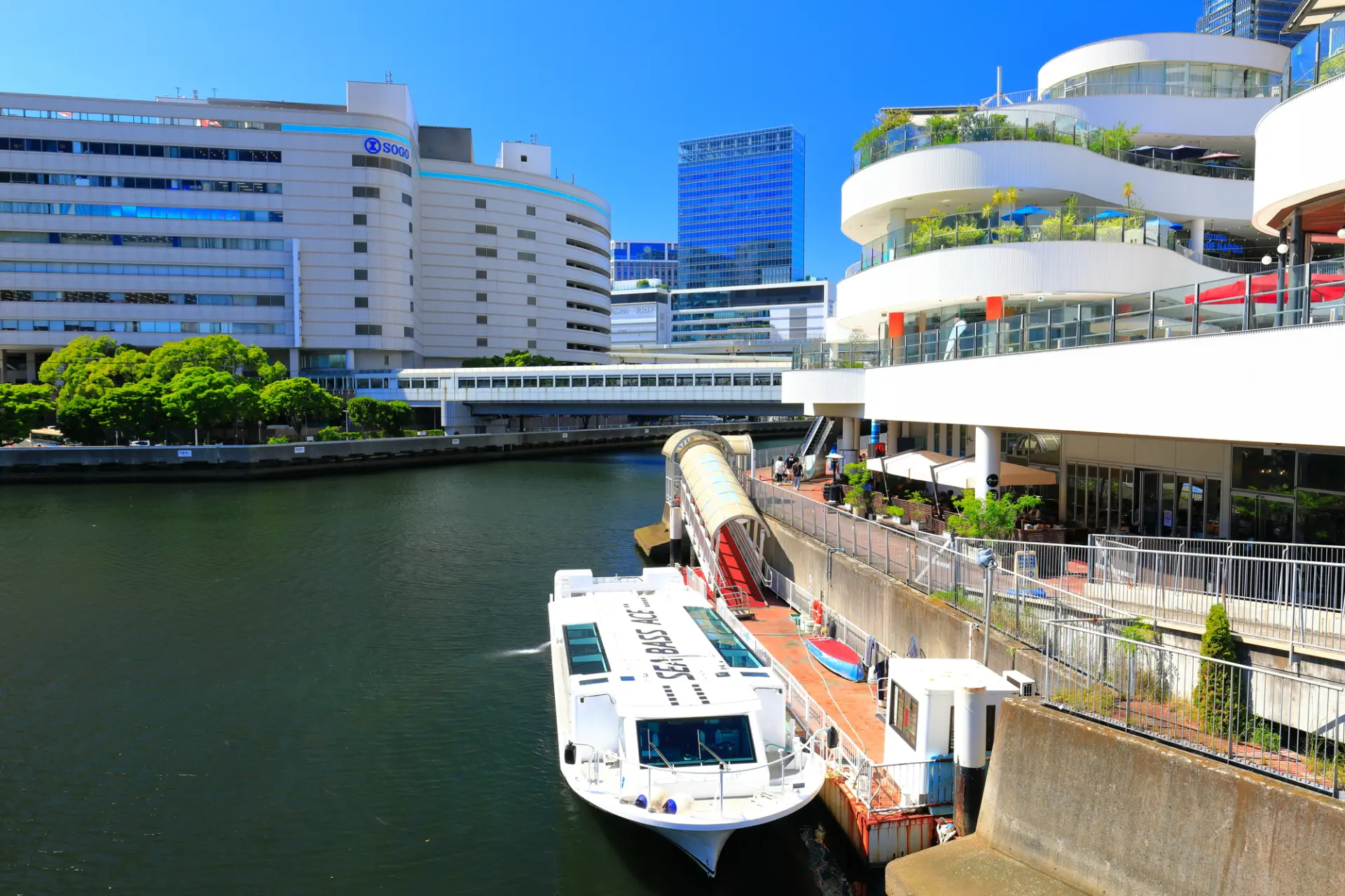 横浜ならではの移動体験ができるシーバス