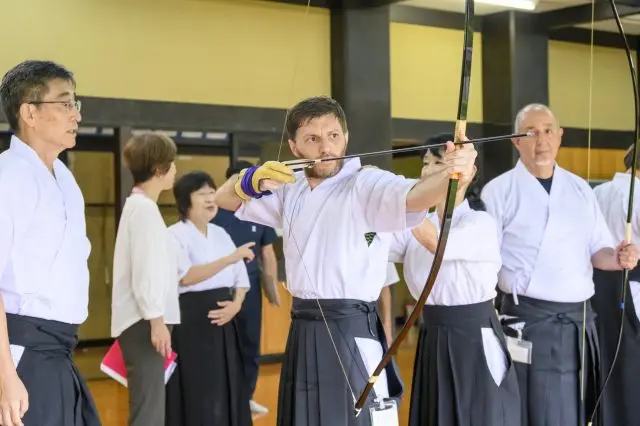In this 90-minute Kyudo experience program, participants will learn the basic posture, how to aim an arrow and shoot at a target on the archery range.