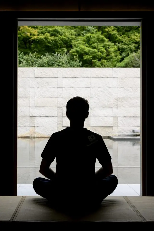 Space designed after “Hojo”, the place where Zen Monks meditate.