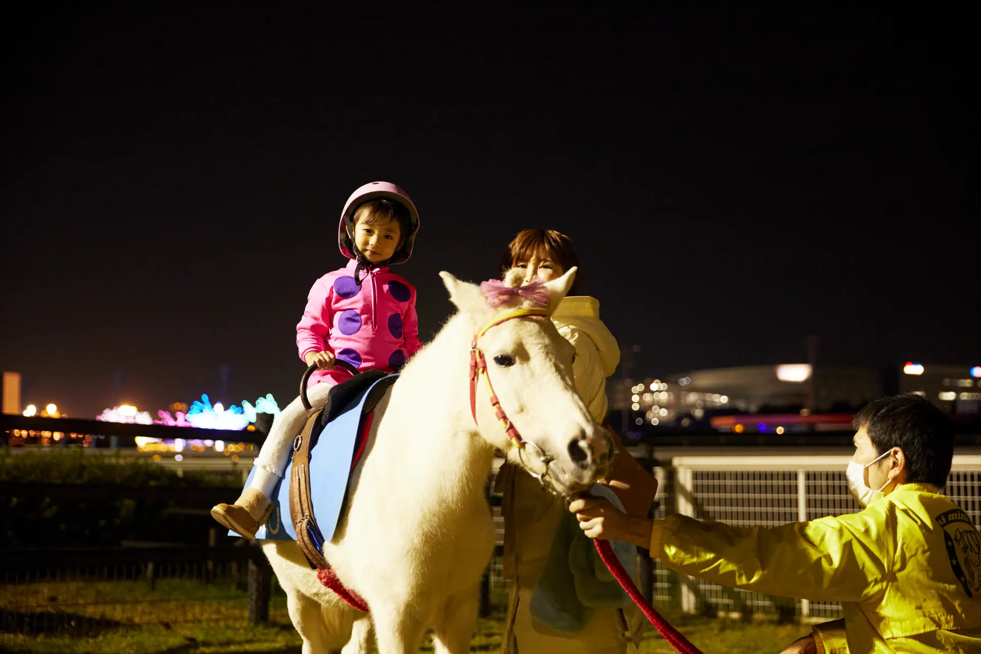 小学生以下の子供ならポニーの乗馬体験も可能
