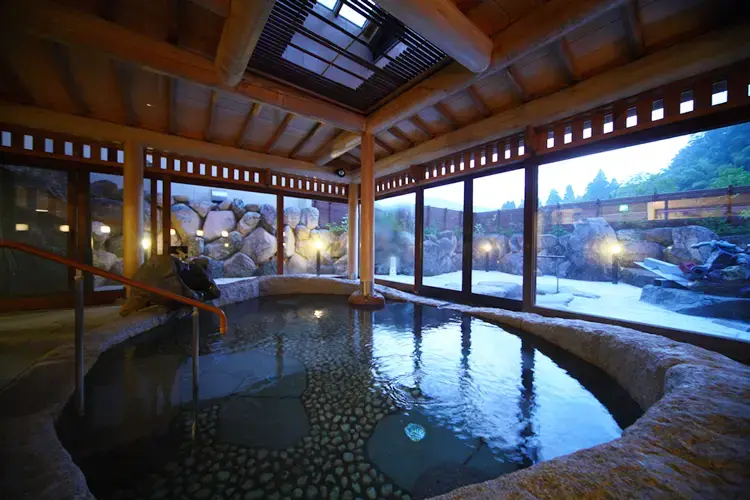 充滿加賀魅力與和風情趣的數寄屋造溫泉旅宿,全館僅10間客房