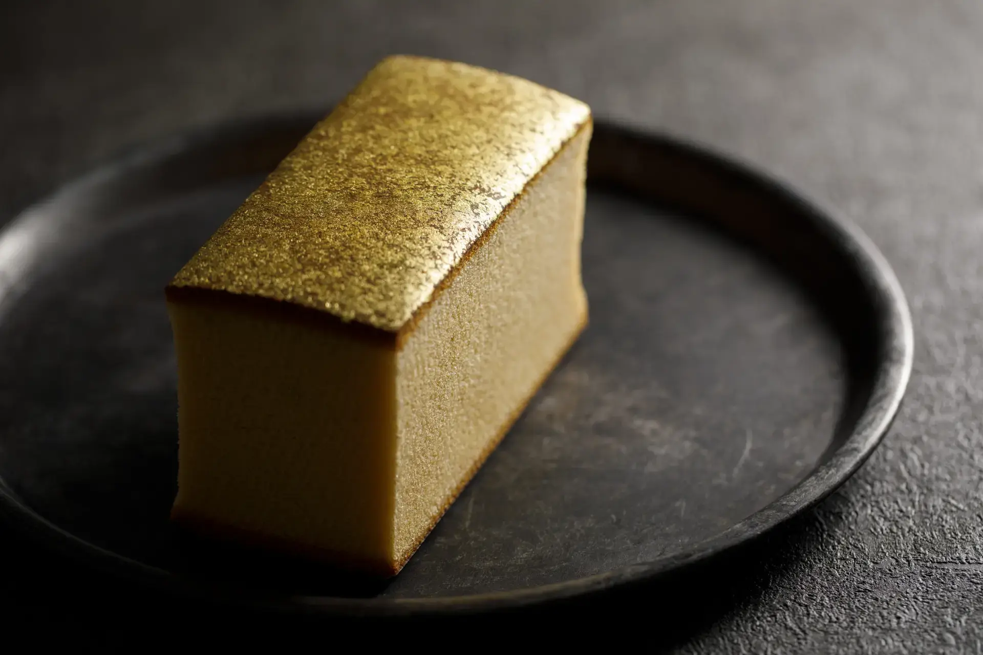 表面覆上金箔的高級版本亦相當人氣