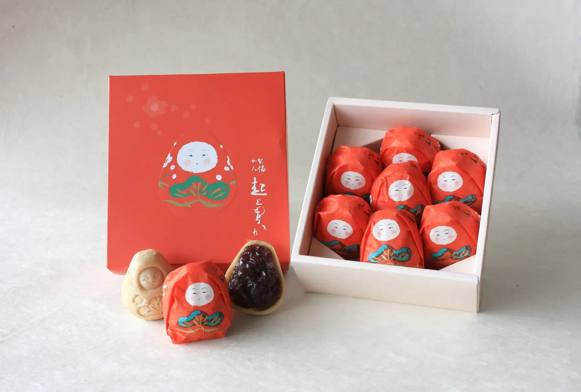 以象徵好兆頭的鄉土玩具為造型，設計成可愛的經典伴手禮