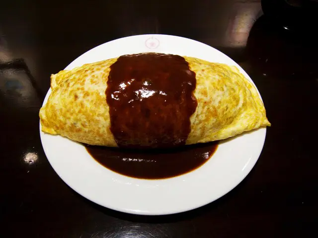 濃厚なコクが特徴の“ドビソース”が味の決め手のオムライスが絶品!