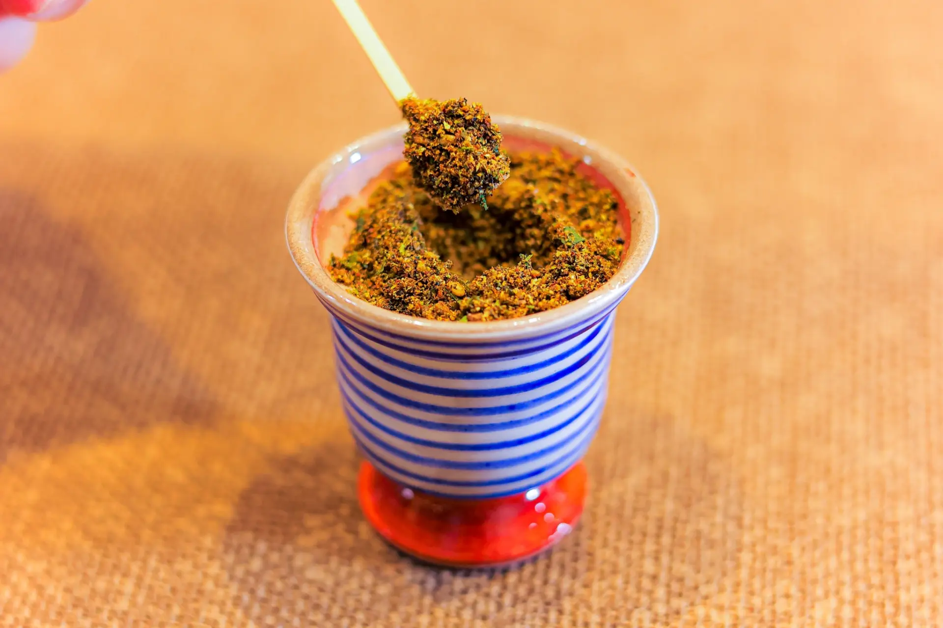 江戸時代から続く七味唐辛子の老舗で、“日本三大七味”のひとつ