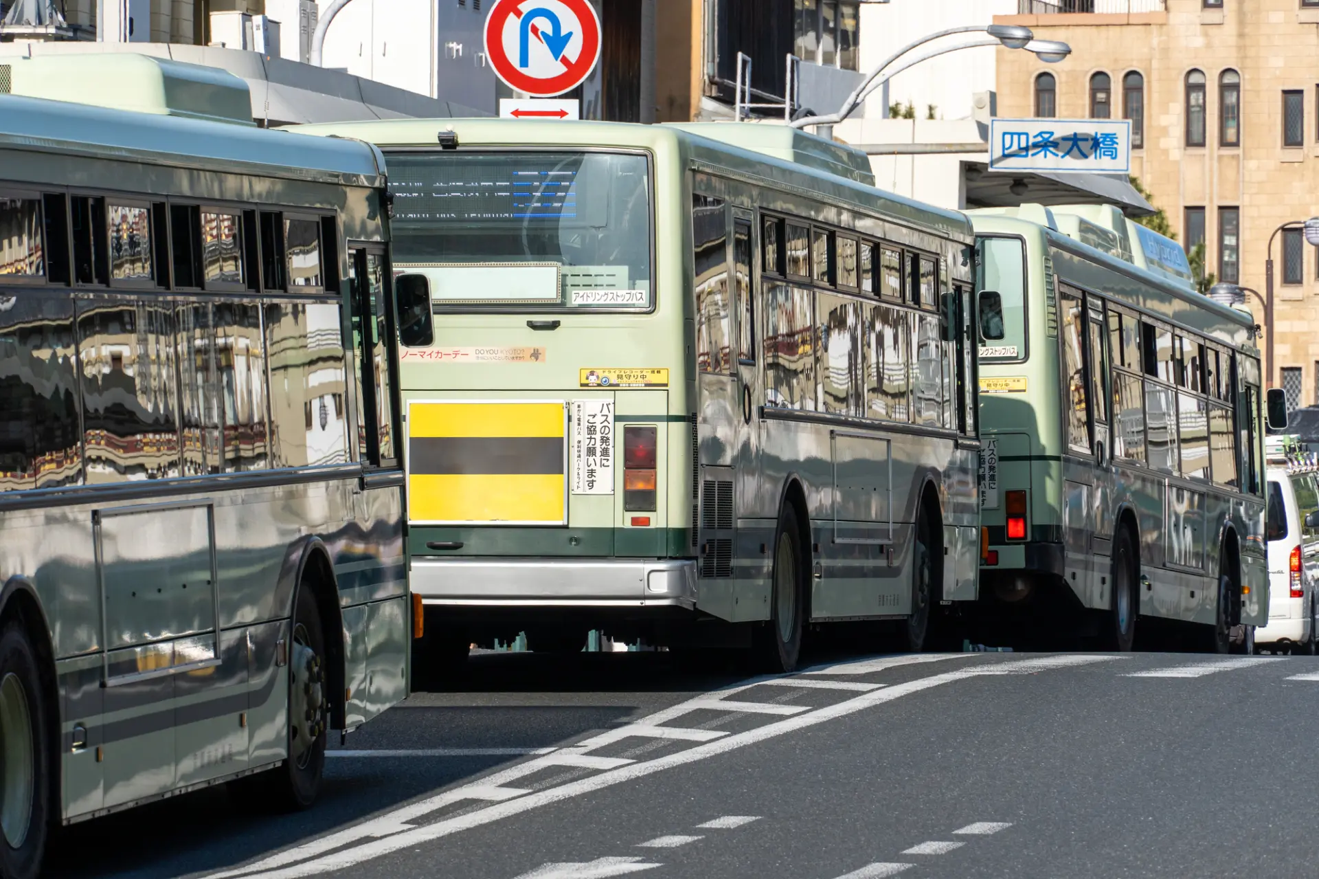 路線バスの混雑を避けるために鉄道の利用も検討しよう