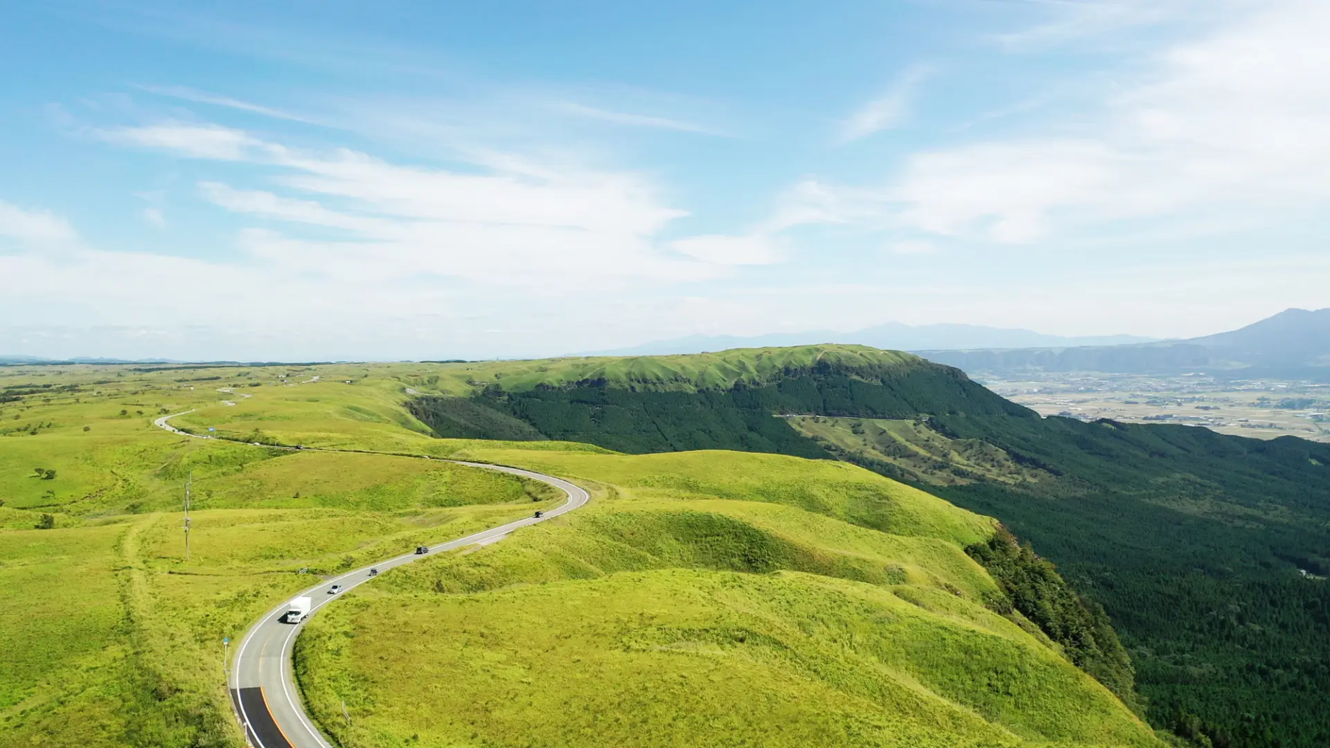 雄大な自然景観と火山地形を楽しむドライブへ出かけよう