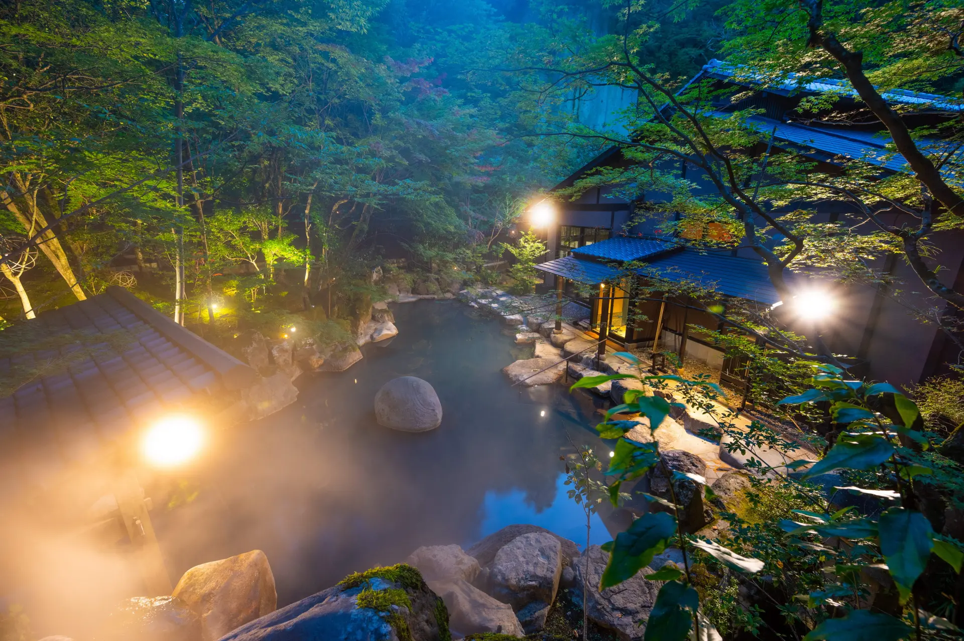 自然に囲まれ癒やしの休日を過ごせる温泉宿