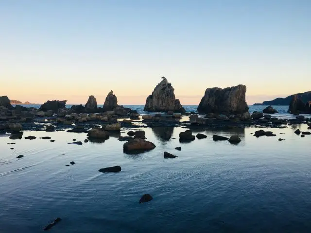 Piers of rock cluster for 850m. Visitors call this unique scenery as Wakayama’s No.1.