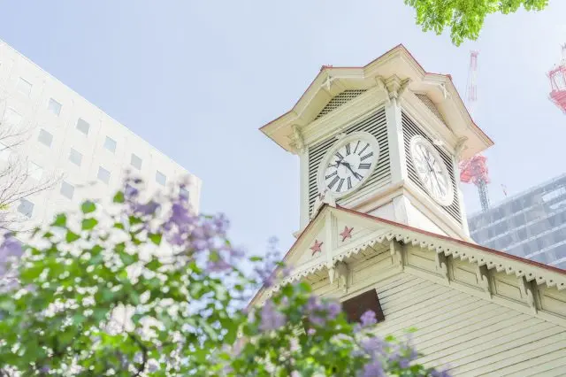 札幌最早的地標，現轉型為資料館。夜間則用於舉辦音樂會、演講會，甚至受理包場當作結婚典禮的會場