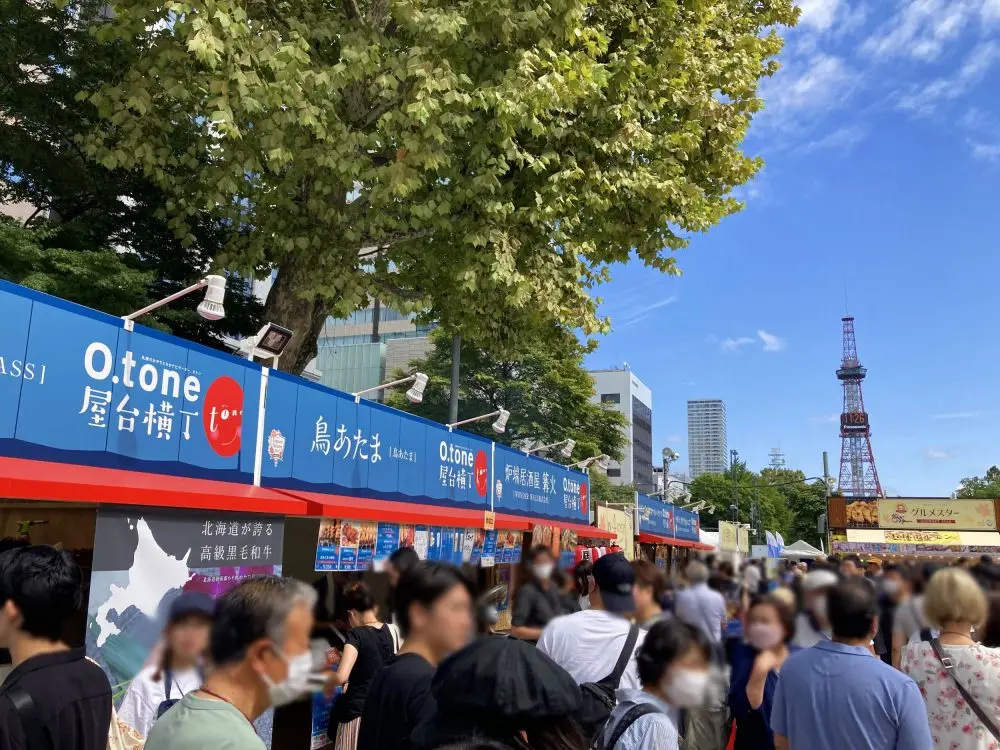秋の大通公園に北海道の味覚が大集結