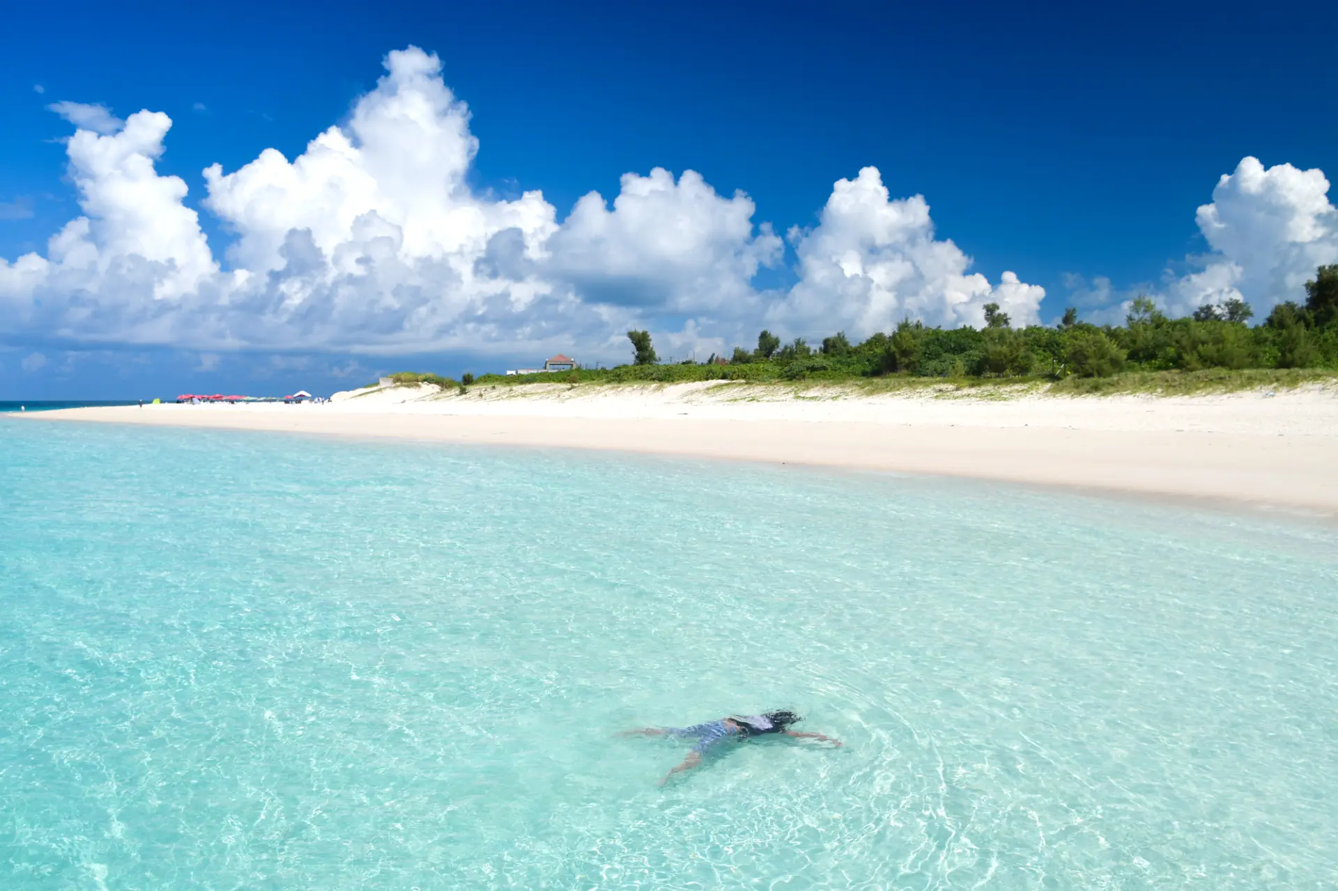 宮古ブルーと呼ばれる美しい海をゆっくり楽しむのもお勧め