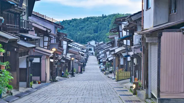 富山市八尾町諏訪町本通的街景