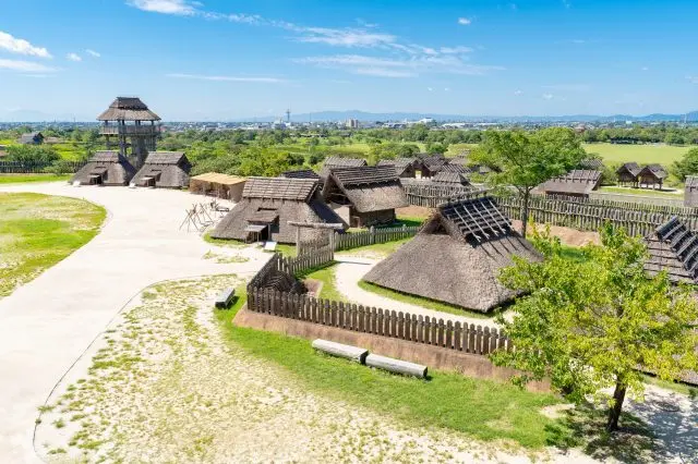 仿佛穿越时空回到了古代！能体验原始生火方式的历史遗迹