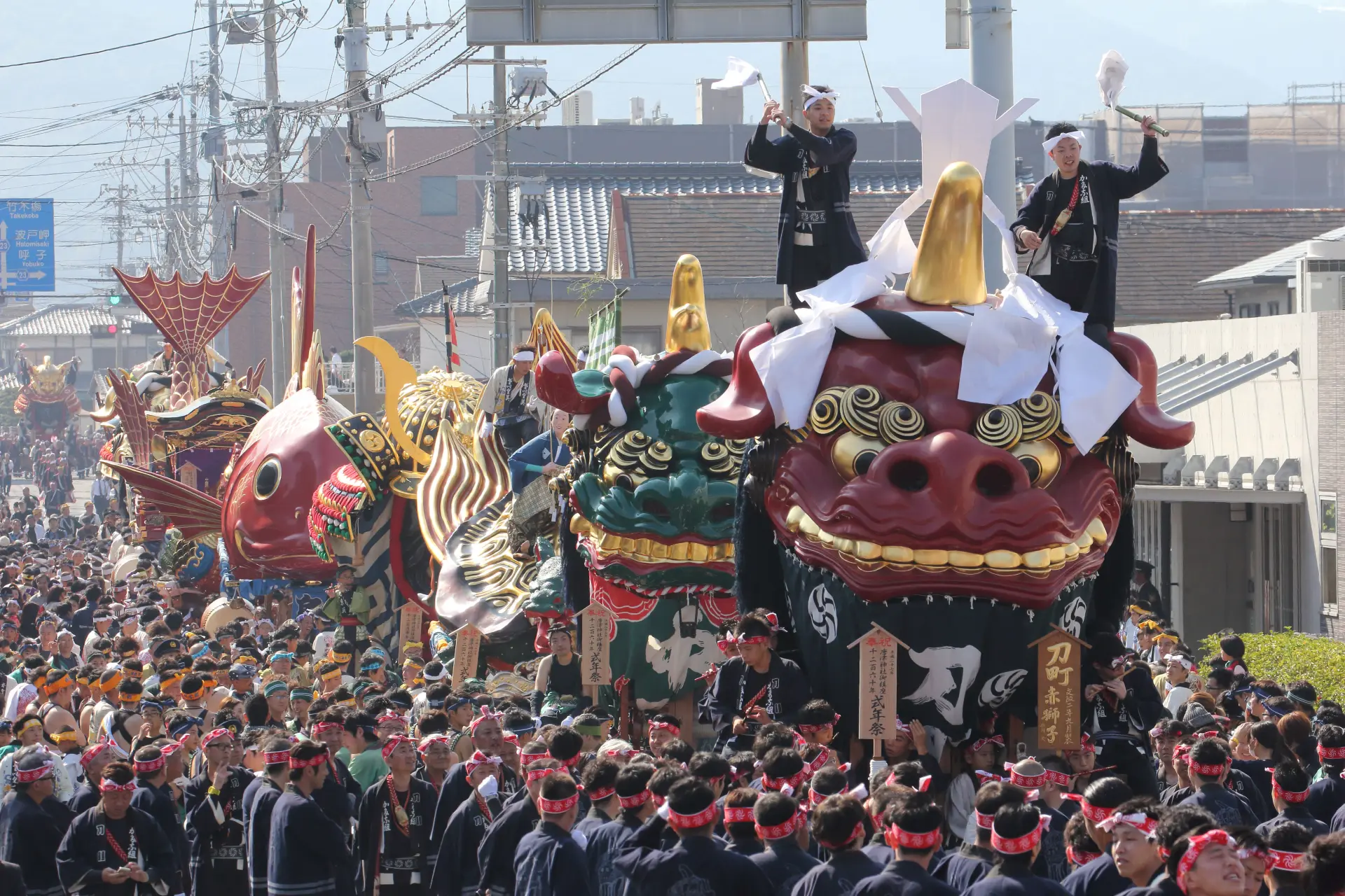 豪華絢爛な曳山巡行が見どころの祭り