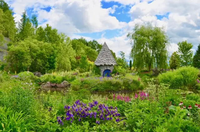 A “Dramatic Garden” that changes its views according to season.