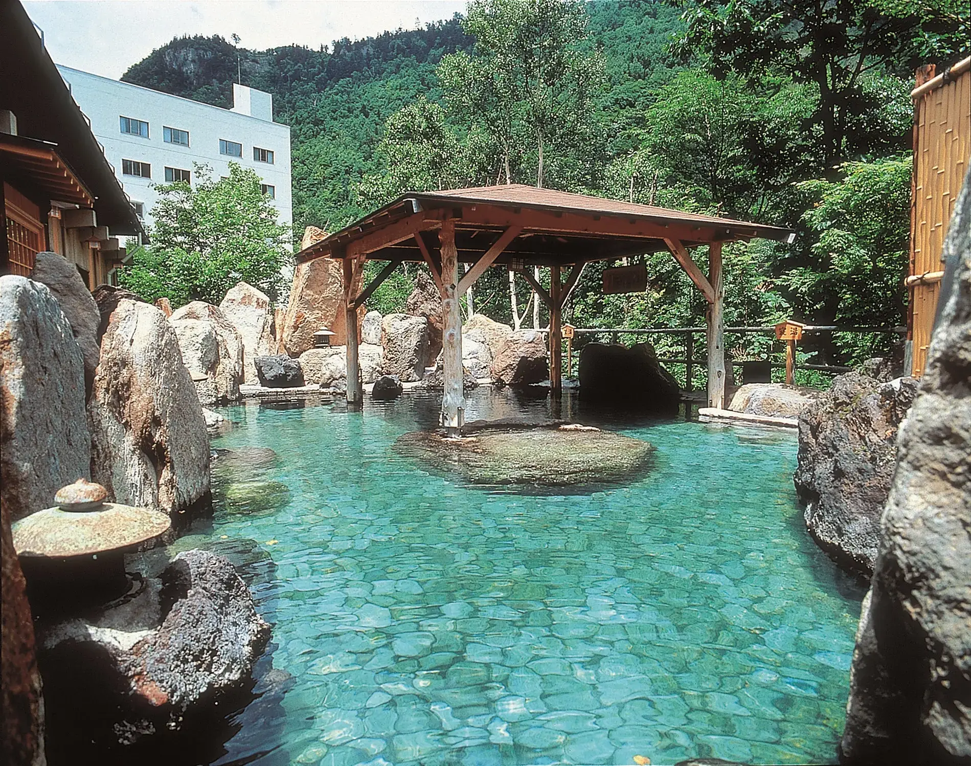 大雪山壯麗景色與天然溫泉交織而成的療癒名湯