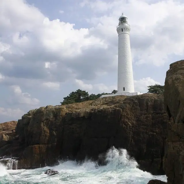 Japan’s tallest lighthouse in white.