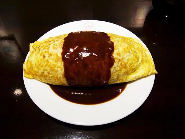 Old-fashioned omelet rice with special dobi sauce is the signature dish.