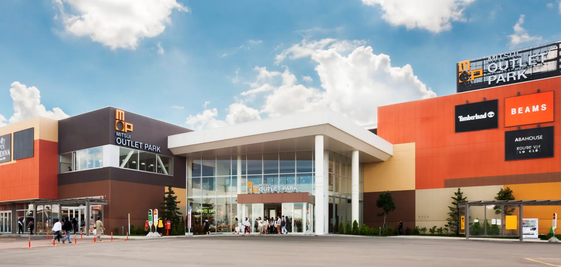 北海道ナンバーワンの広さを誇るアウトレットモールでショッピング三昧