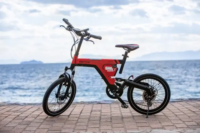 A wide variety of rental bicycles are available, including MINI VELO electric bicycles.